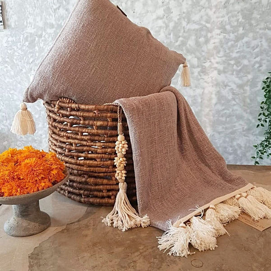 Plaid gris doux avec pompons ivoire