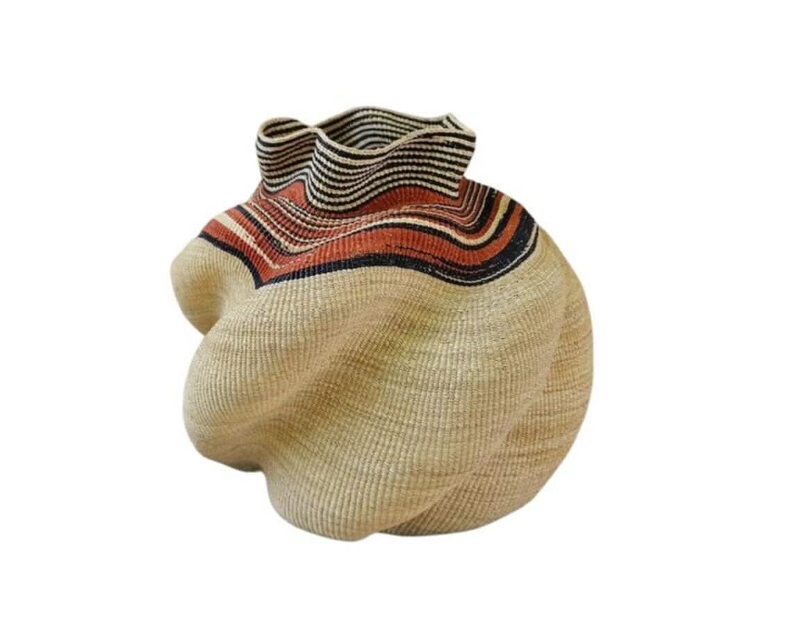 Grand panier torsadé Tribal Ghana en beige et noir