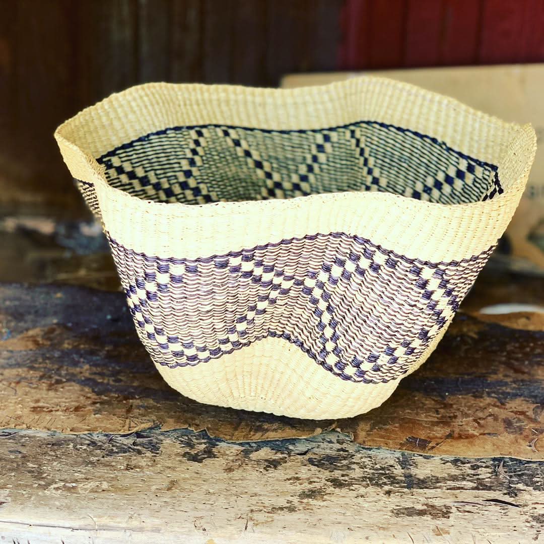 Large Wavy Ghana Basket in Natural and Black