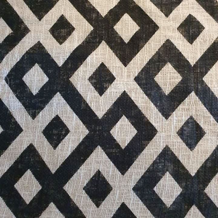 Chemin de lit diamant noir et blanc avec bord blanc