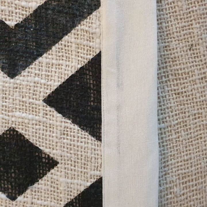 Chemin de lit diamant noir et blanc avec bord blanc