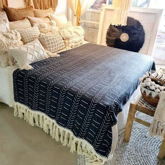 Jeté de flèche noir avec glands