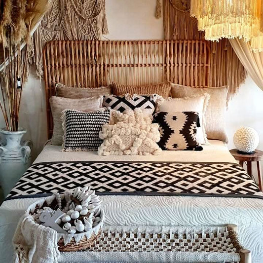 Chemin de lit diamant noir et blanc avec bord gris foncé