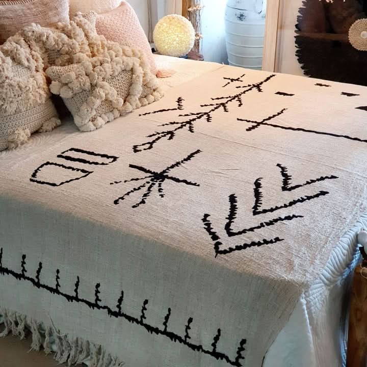 Tribal Fringed Throw Blanket in Black and Ivory