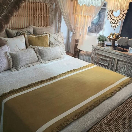 Chemin de lit couleur moutarde à franges