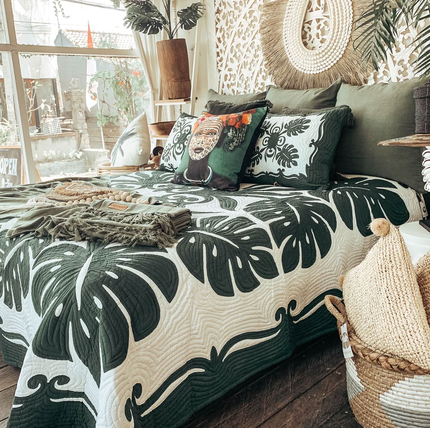Hand Stitched Tropical Leaf Quilt Green / White