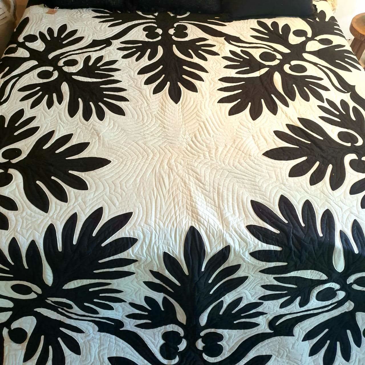 Hand Stitched Tropical Leaf Quilt Black / White - Babcock Ranch Home Decor