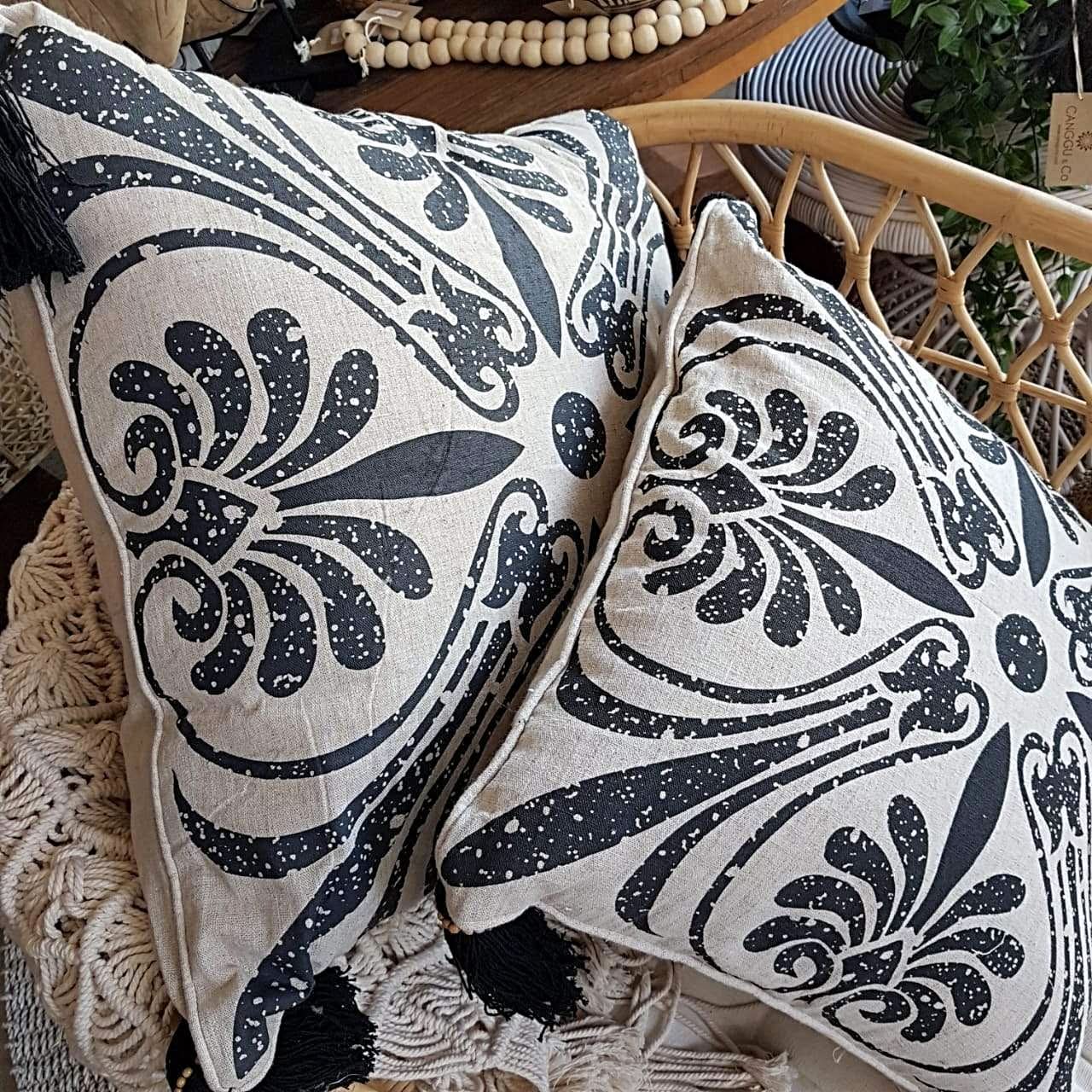 Vintage print with cushion with tassels - bohemian-beach-house
