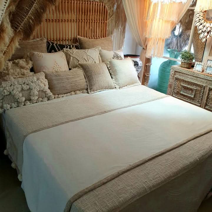 White Bed Runner with Natural Edge
